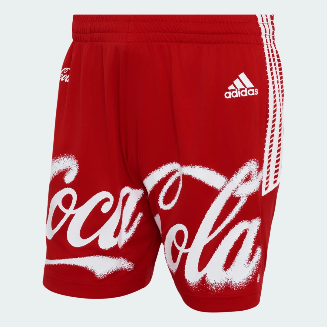 Detalle de Pantalón corto de entrenamiento adidas x Coca-Cola – rojo