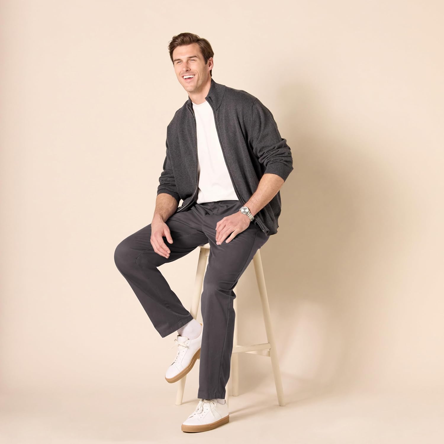 Thumbnail 6 de Amazon Essentials Men's Straight Fit Wrinkle-Resistant Flat-Front Casual Chino Trousers