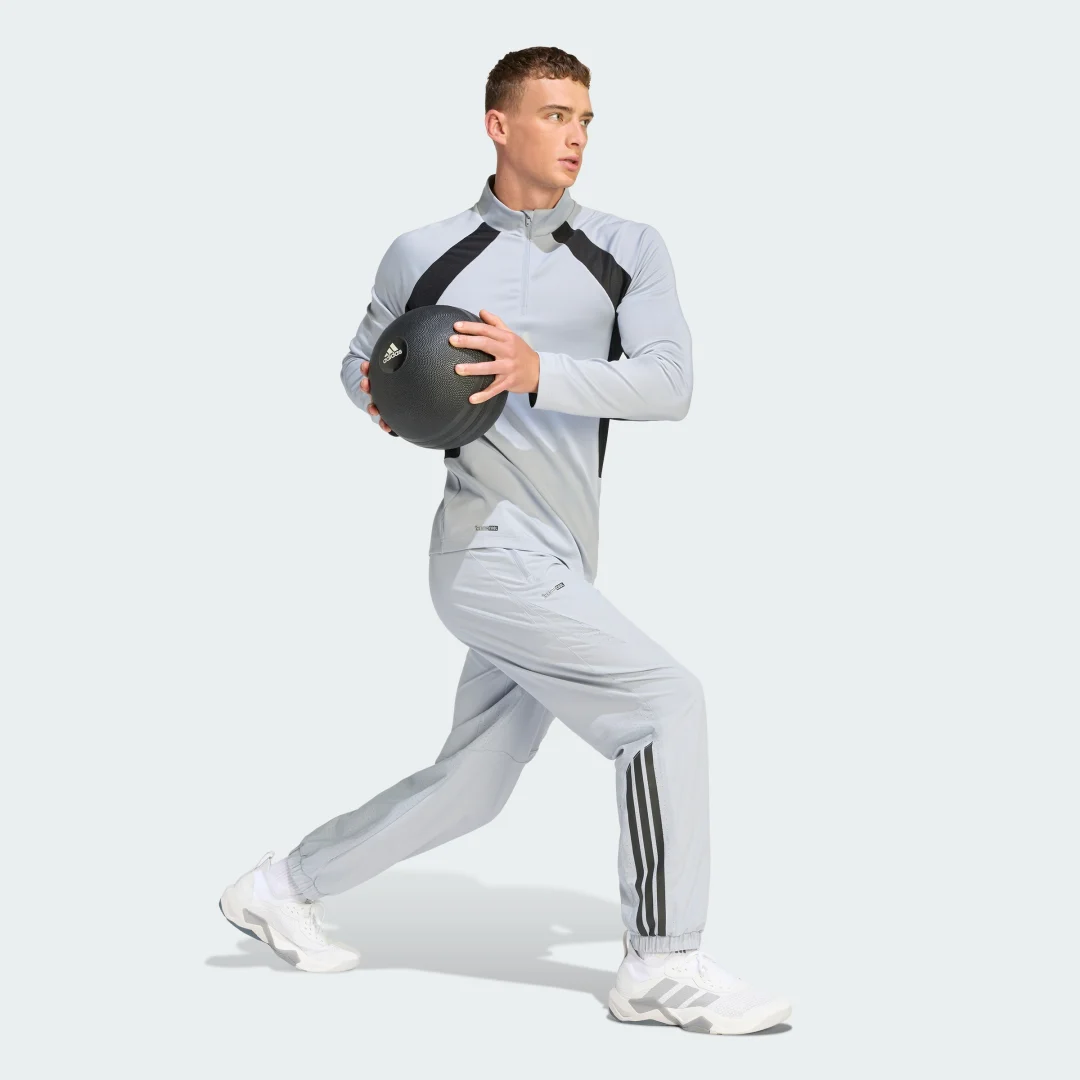 Detalle de PANTALÓN DE ENTRENAMIENTO TECH ESSENTIALS de Adidas — Gris