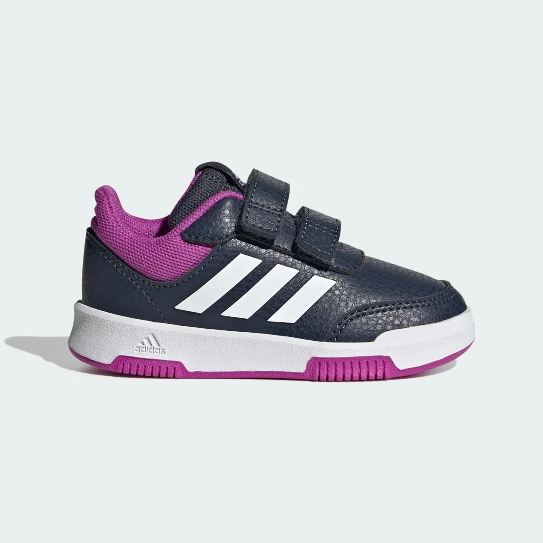 Detalle de Adidas Tensaur Hook and Loop en azul: comodidad diaria con cierre de velcro