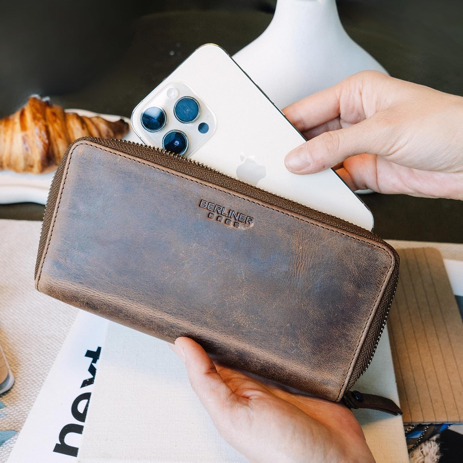 Detalle 2 de Berliner Bags Margo Grand Portefeuille en Cuir avec RFID – Marron, 12 emplacements et fermeture YKK