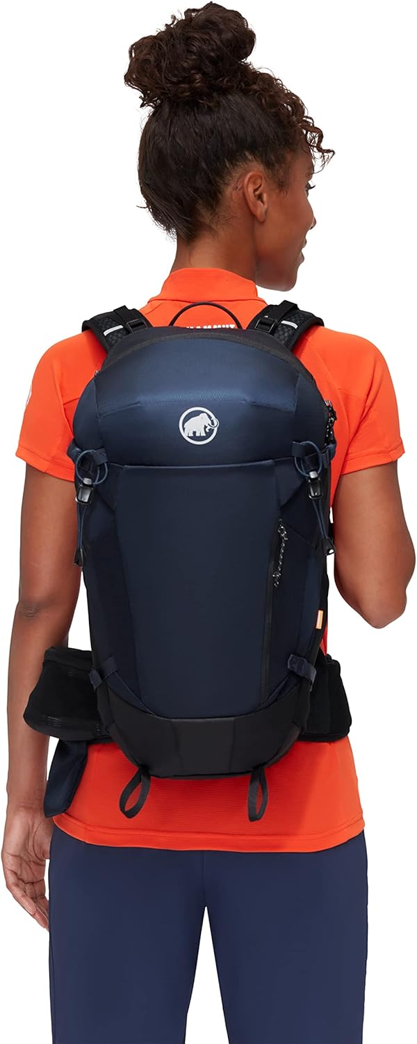 Detalle de Mammut Lithium 25 Damen marine-schwarz – Tragkomfort speziell für Frauen