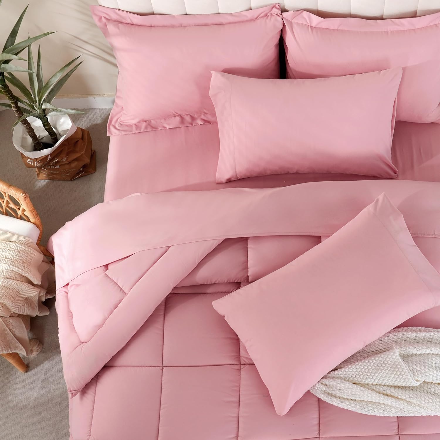 Detalle 2 de DOWNCOOL 1 Queen Comforter Set, 7-Piece Pink Microfiber Bedding