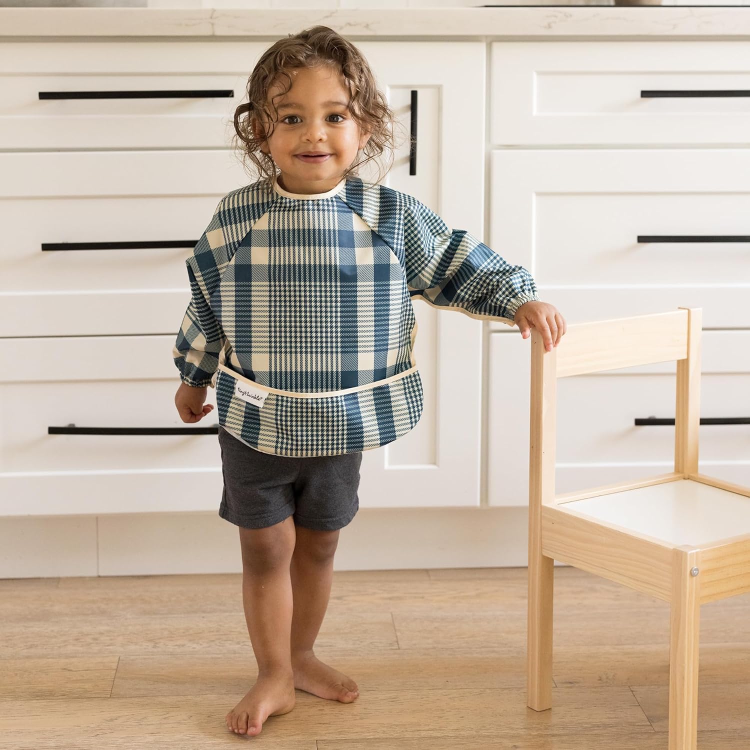 Detalle 2 de Tiny Twinkle Long Sleeve Bib, Waterproof 2-Pack Smocks, 6-24M