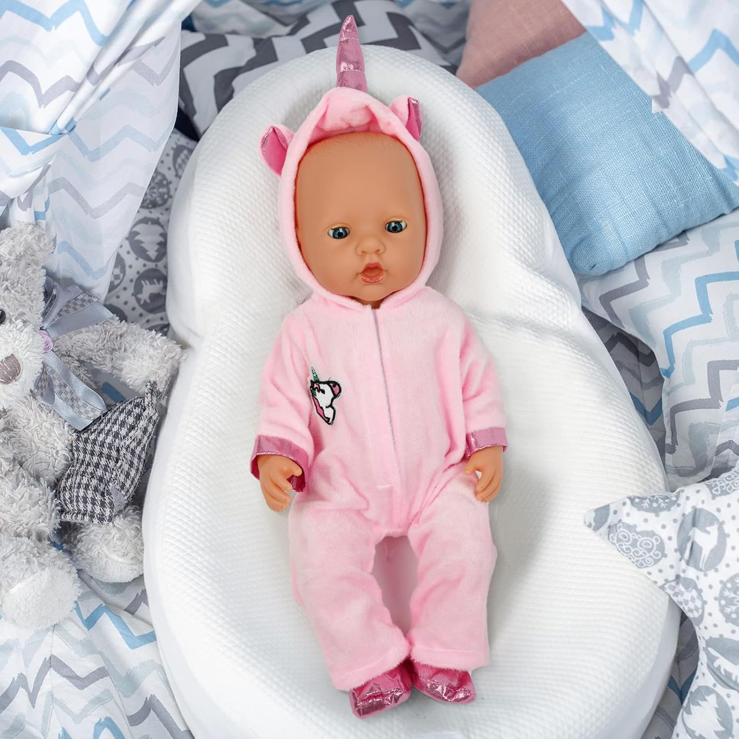 Thumbnail 6 de Aolso Dress per Bambole 35-45 cm con Pagliaccetto, Cappello, Calzini e Gruccia: set completo unicorn rosa
