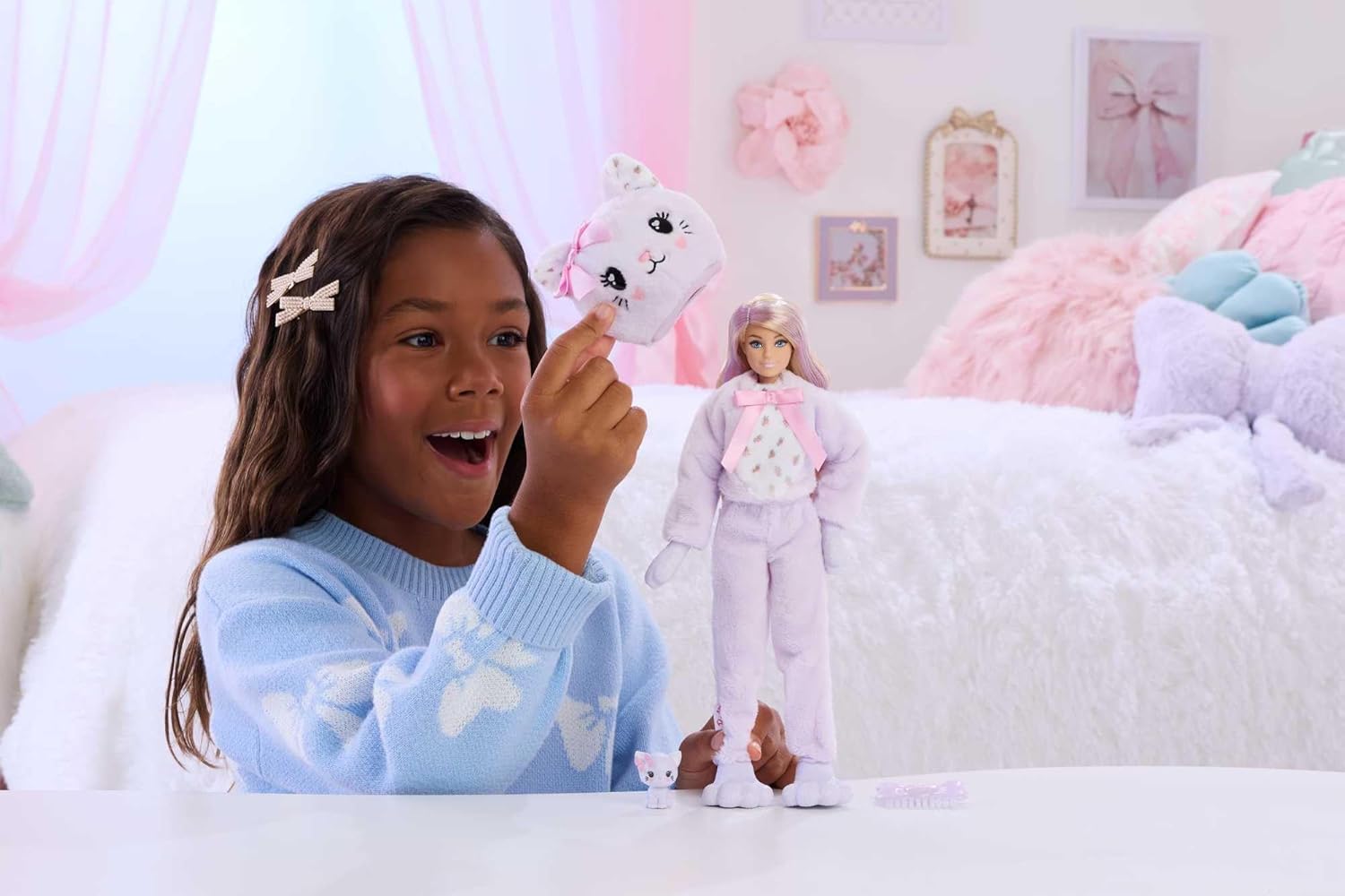 Thumbnail 1 de Barbie Cutie Reveal Puppe und Zubehör – Kätzchen der Cuddly-Reihe, 10 Überraschungen, inkl. Farbwechsel und Mini-Haustier (JJP64)