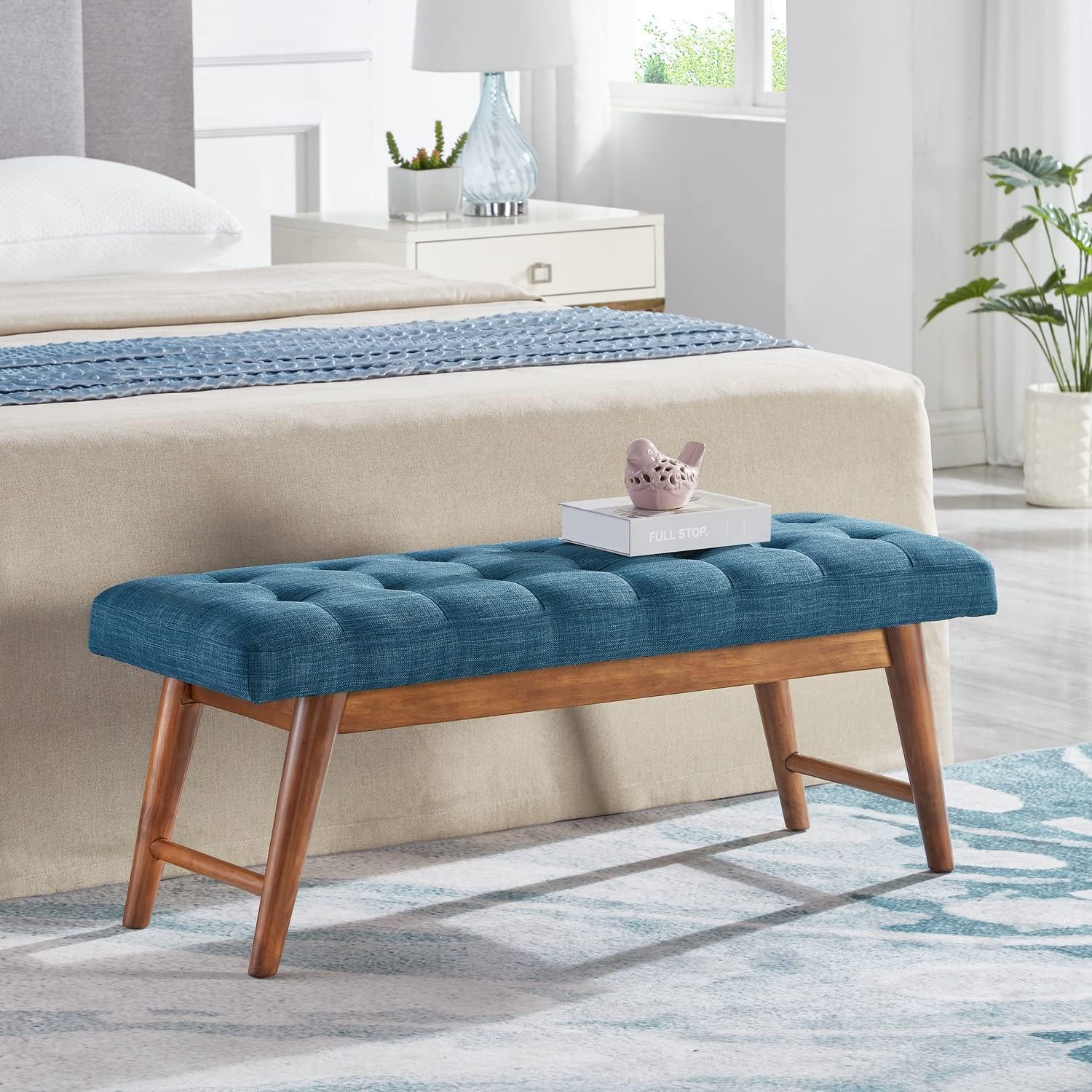 Detalle 2 de Amazon Basics Modern Padded Upholstered Bench with Button in Navy Blue — 112 cm