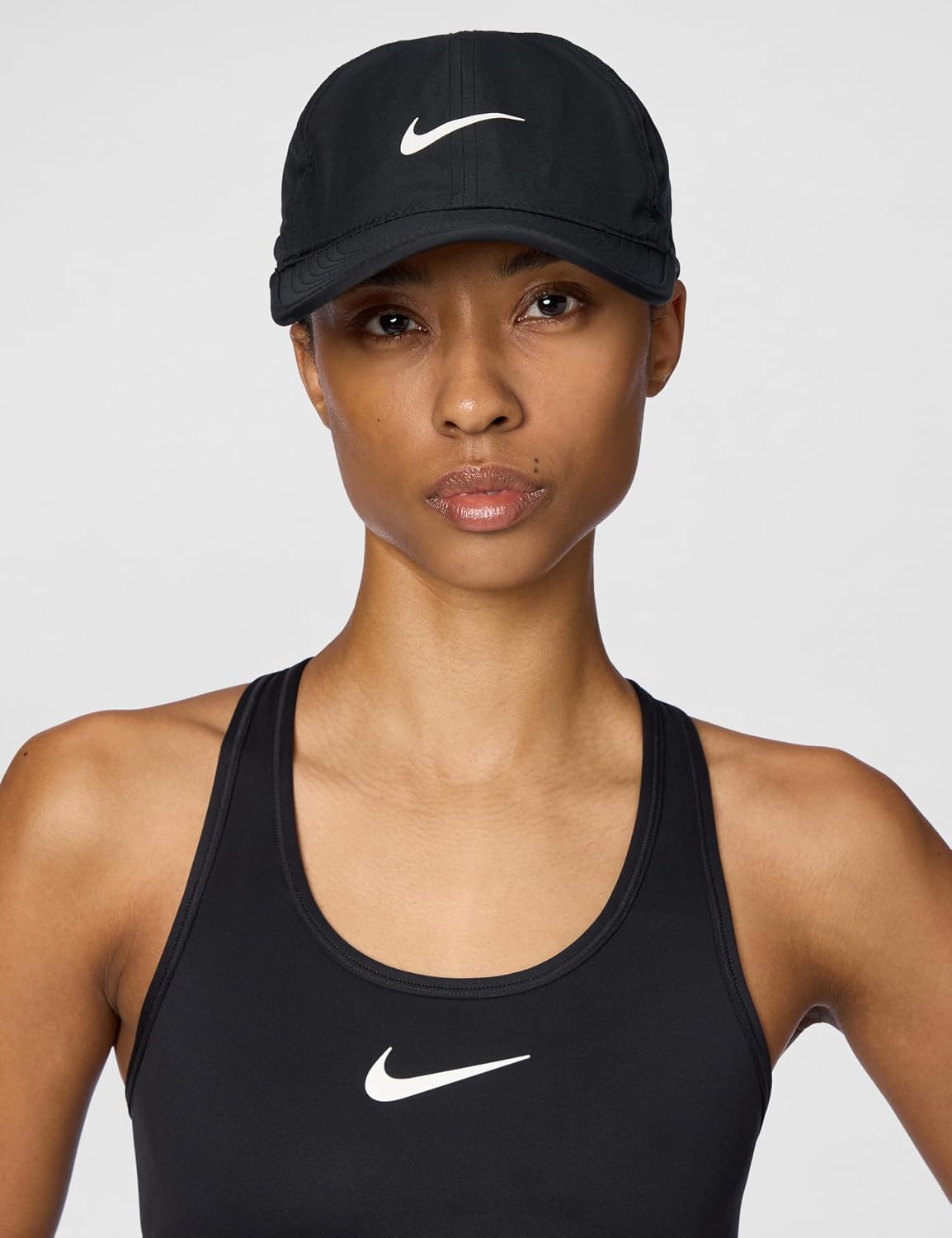 Detalle 2 de Nike Dri-FIT Club FB5682 – czapka z daszkiem Featherlight, 100% poliester