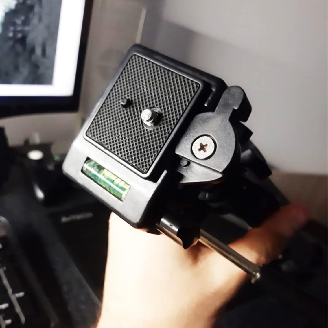 Detalle 2 de CKANDAY 2 Pcs 41mm & 43mm Tripod Quick Release Plates – Practical Camera Mount Adapters