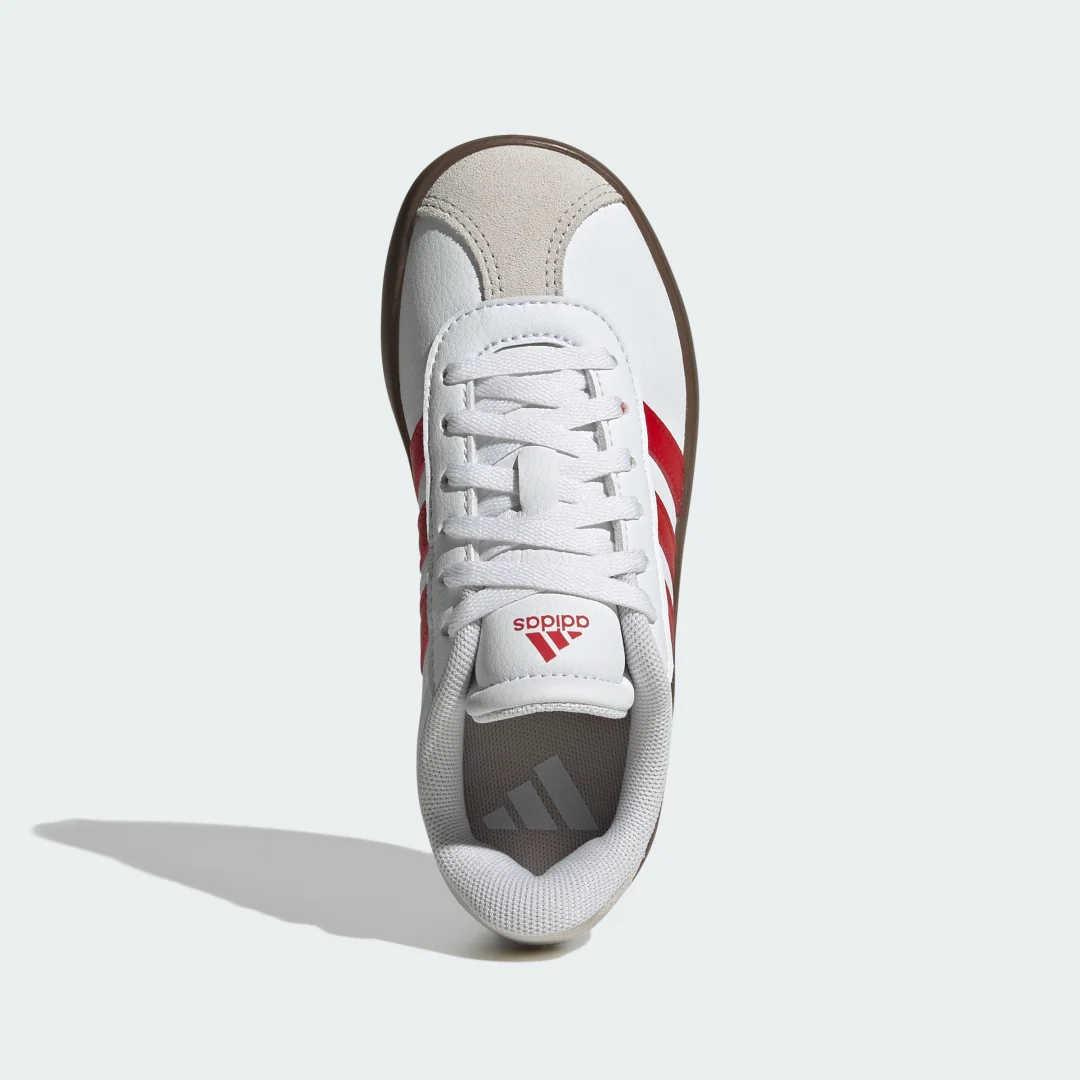 Detalle de Adidas VL Court 3.0: estilo clásico y versatilidad en color Blanco