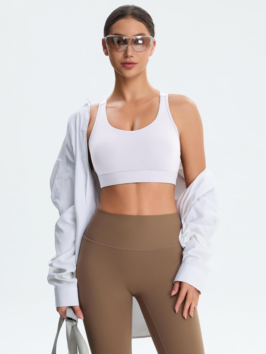 Detalle de BYAWAY High Impact Sports Bra with Molded Cups, Adjustable Straps and Hook Closure