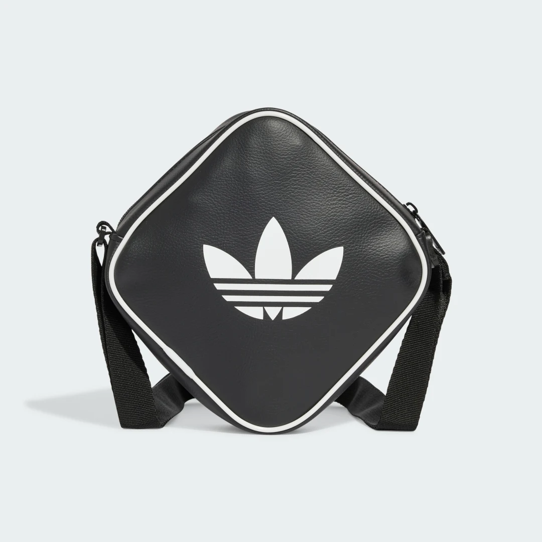 Detalle de Bolso Adidas Adicolor Classic Diamond Negro: estilo clásico con comodidad diaria