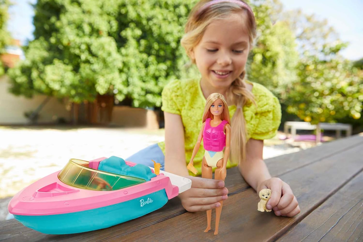 Thumbnail 1 de Barbie Speedboat Set (GRG30): Barbie-Puppe mit Rettungsweste, Boot und Welpe für Kinder ab 3 Jahren