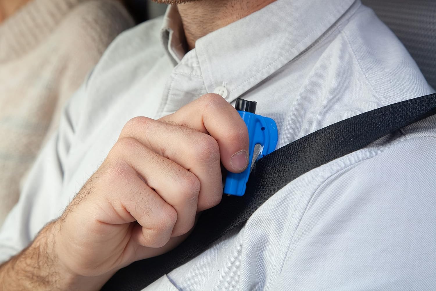 Detalle 2 de resqme Porte-clés Sécurité Voiture : brise-vitre et coupe-ceinture avec marteau d’urgence