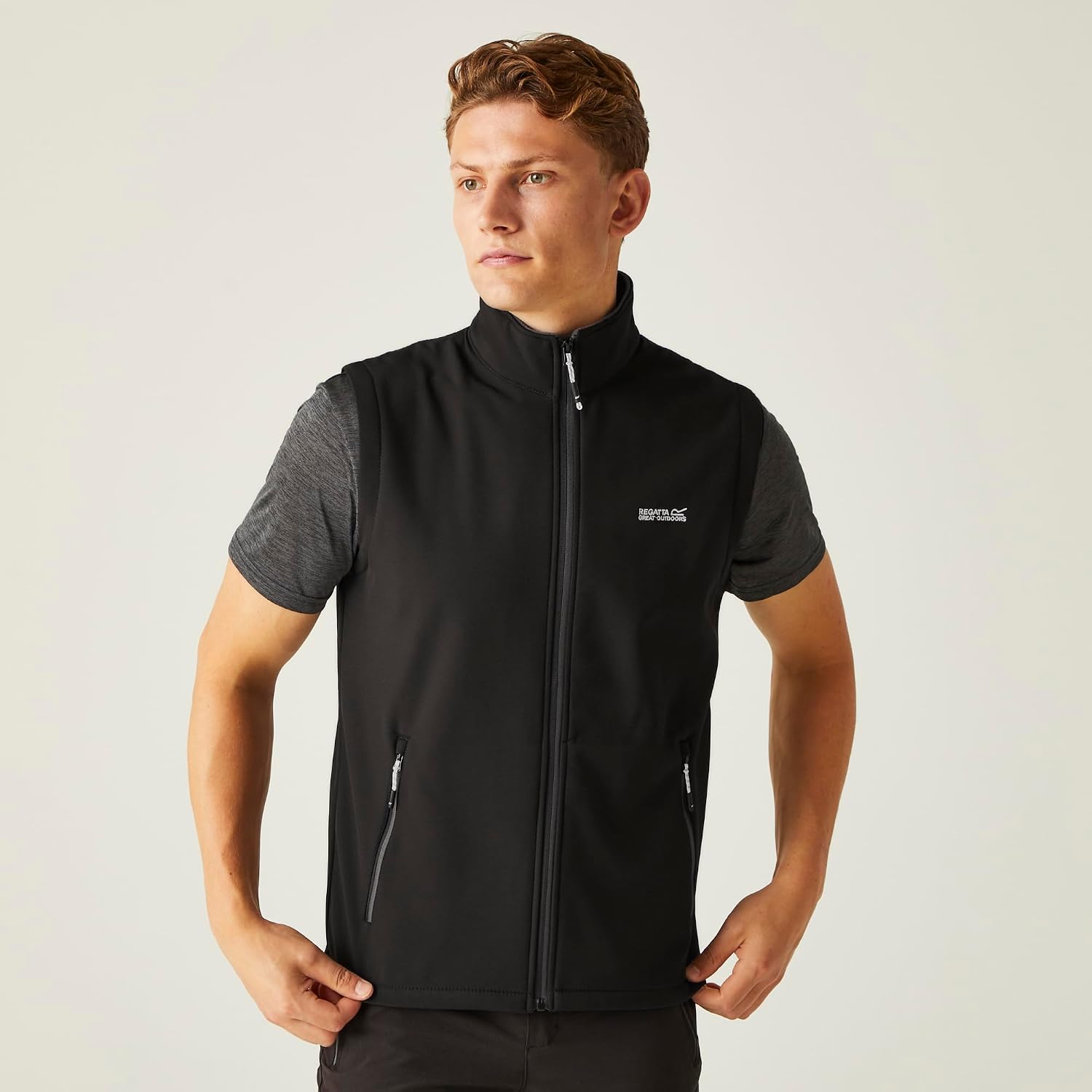 Detalle 2 de Regatta Bradwell III – męska kamizelka softshell z DWR i kieszeniami na zamek