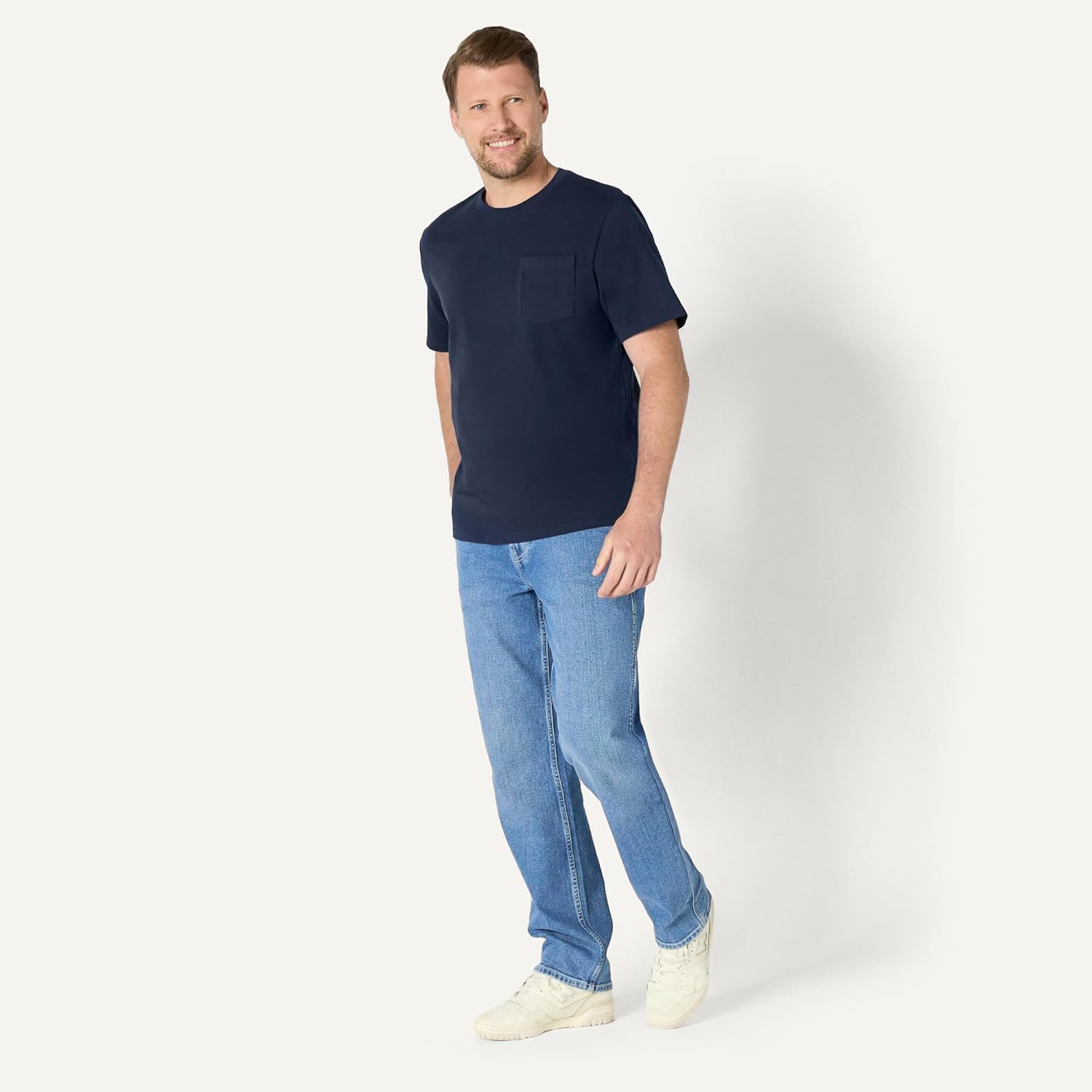 Detalle de Amazon Essentials Men's Relaxed Fit Heavyweight Cotton T-Shirt with Breast Pocket