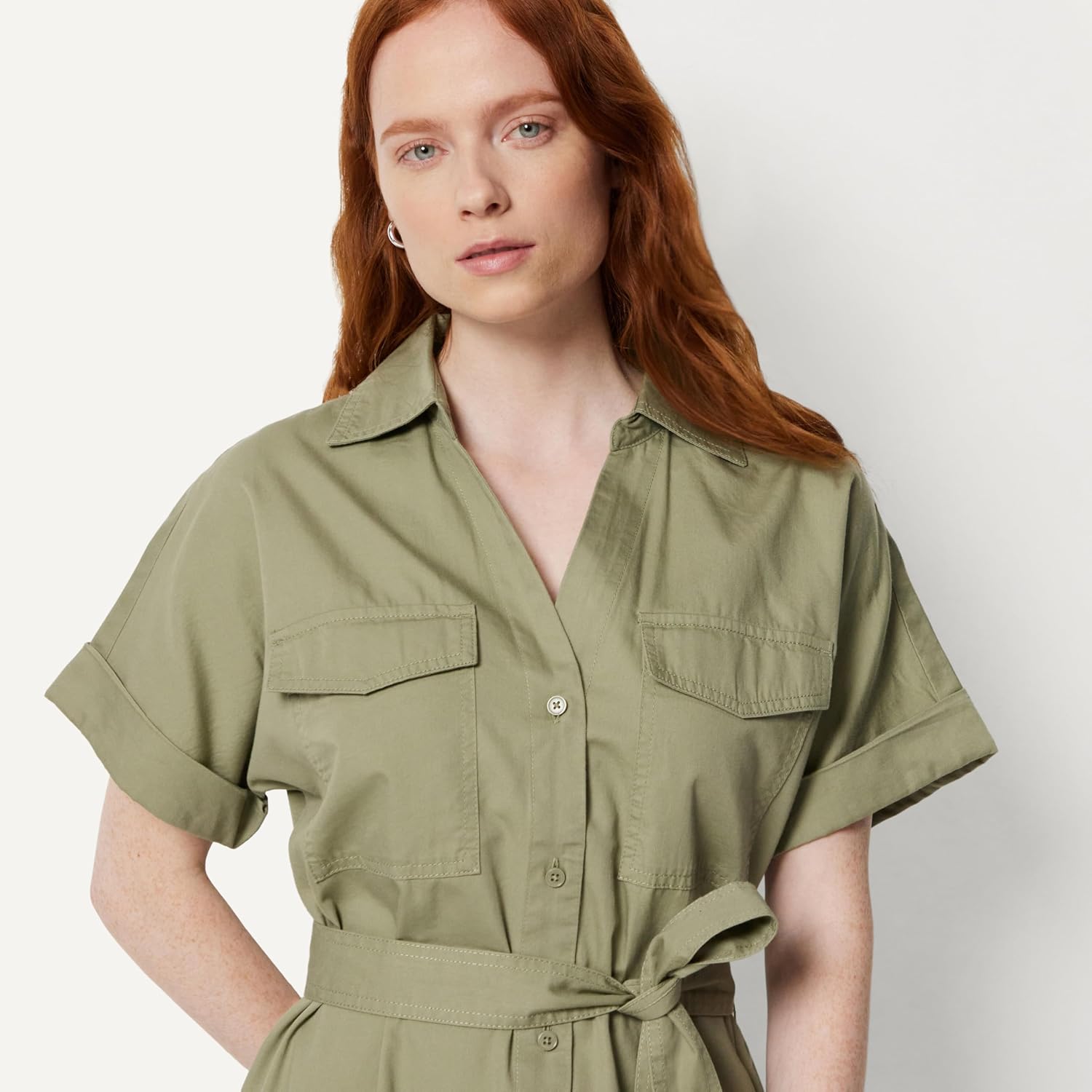 Detalle de Amazon Essentials Damen Hemdkleid aus Denim mit Gürtel und Knopfleiste
