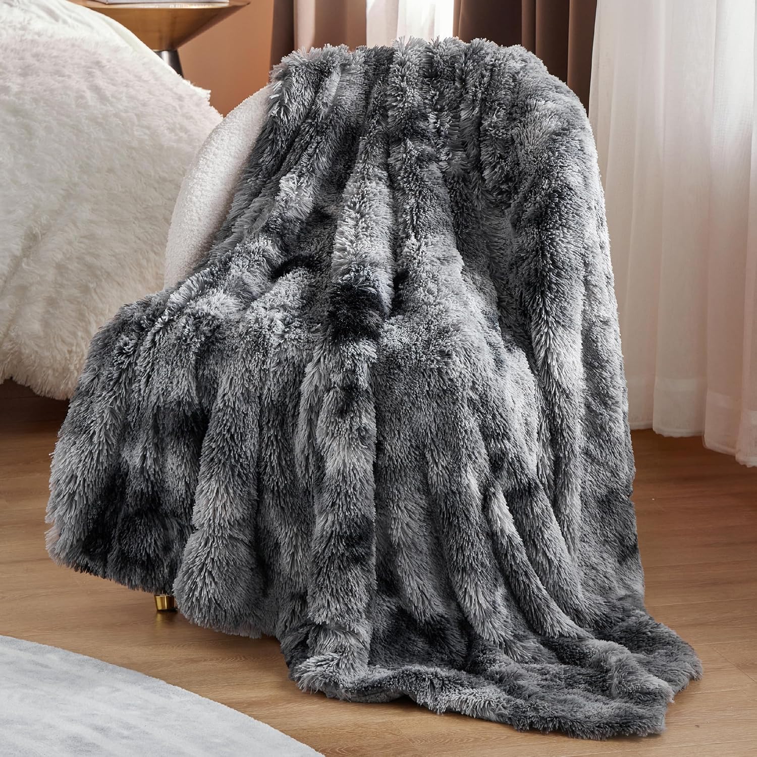 Detalle 2 de Bedsure FFB-2B Faux Fur Sherpa Throw Blanket, 50" x 60", Gray