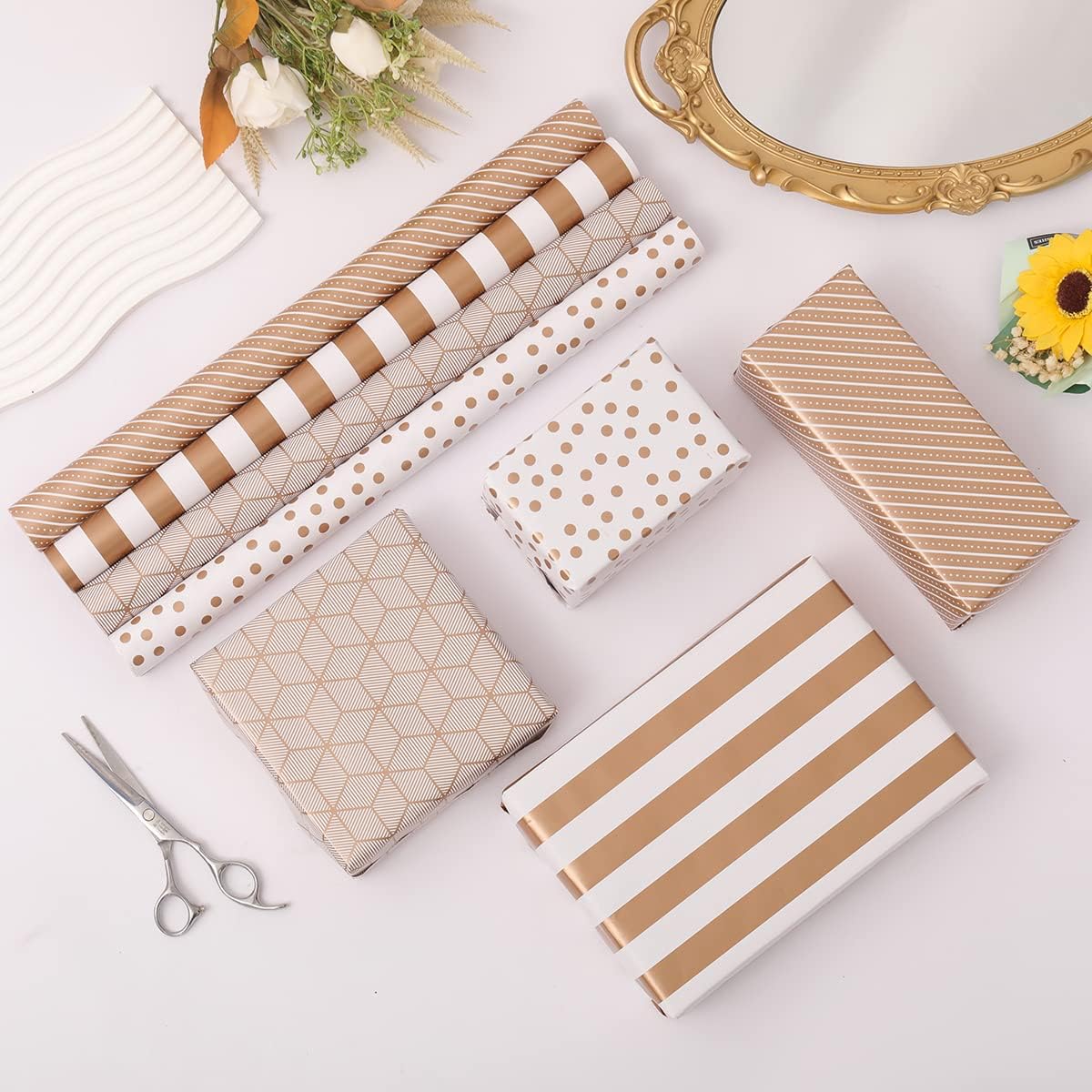 Detalle de HBell Gold Wrapping Paper Roll – 4 Rolls of 44cm x 3m, Striped Dot Gold Gift Wrap for Occasions