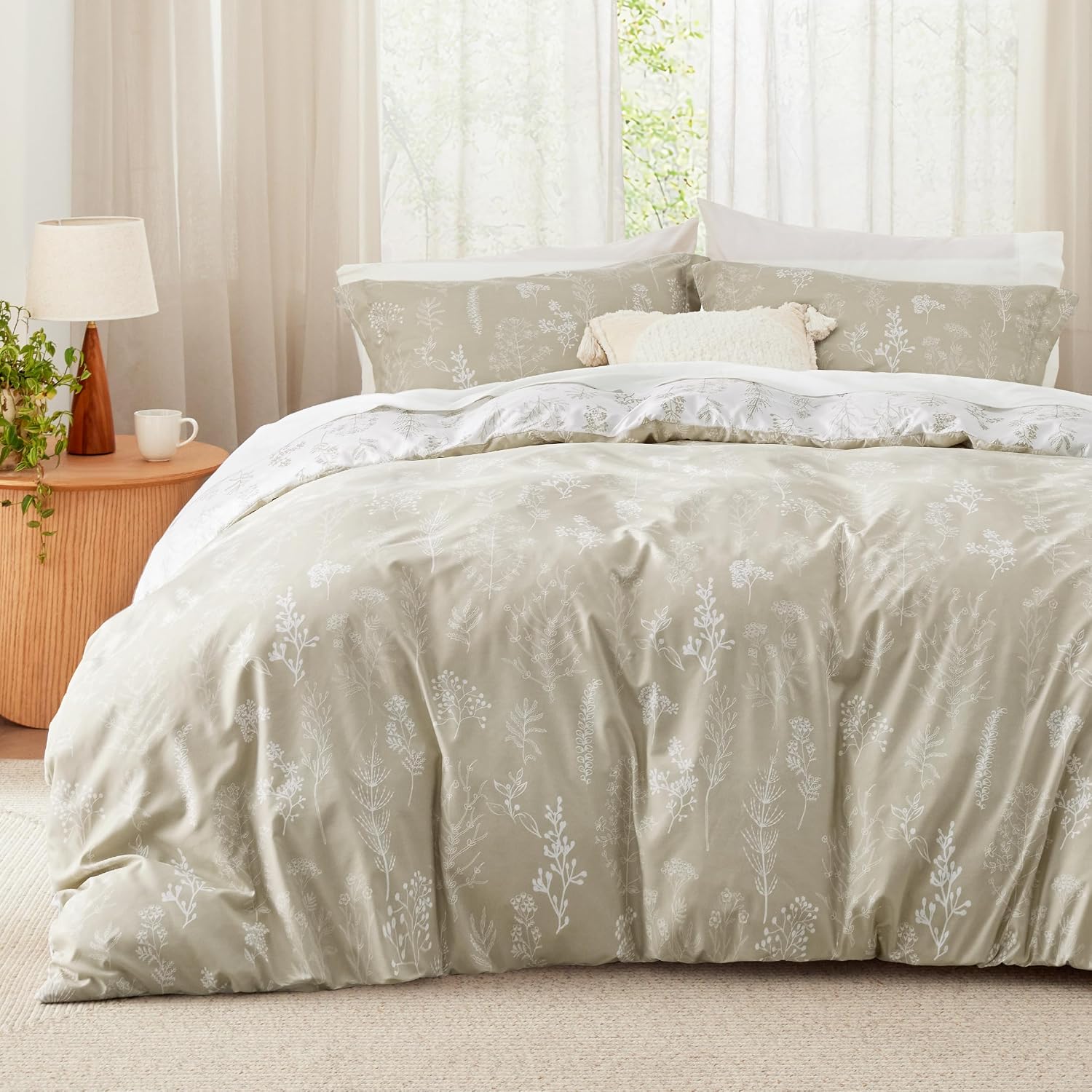 Detalle 2 de Bedsure Floral Comforter Set, King Reversible Bedding with Down-Alternative Fill