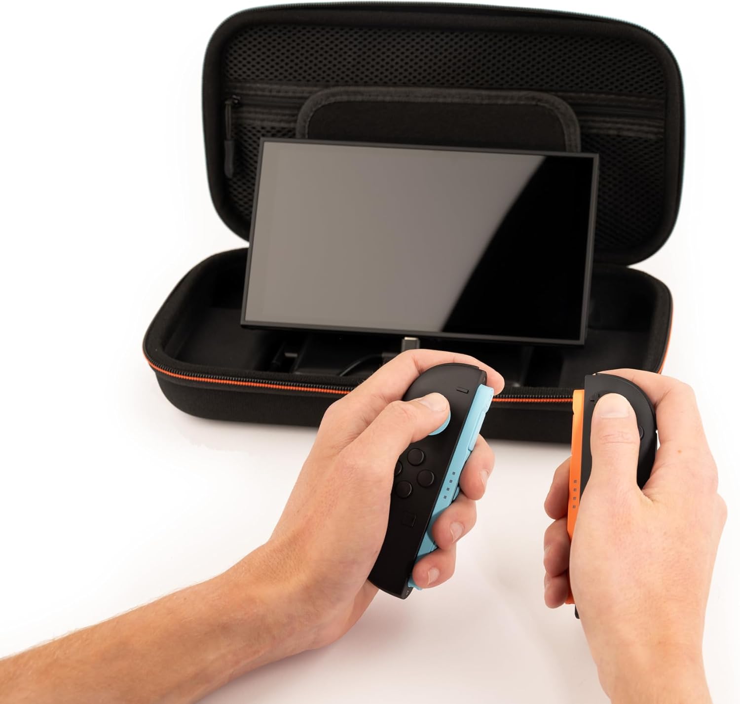 Thumbnail 5 de NACON SwitchNEWCHARGECASE : pochette de chargement rigide avec batterie 10 000 mAh et rangement 10 jeux