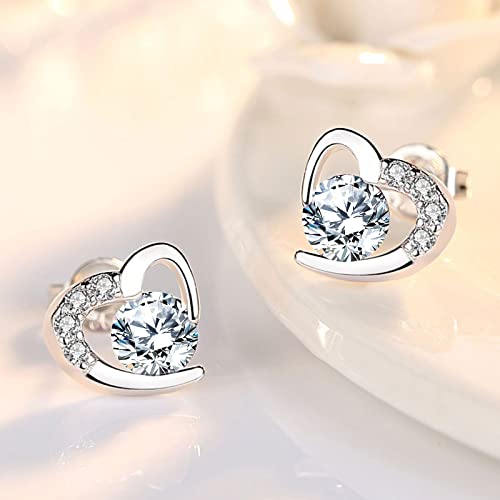 Detalle de ITESSY Silver Stud Earrings for Women – Heart-Shaped White Gold Plated Cubic Zirconia Studs