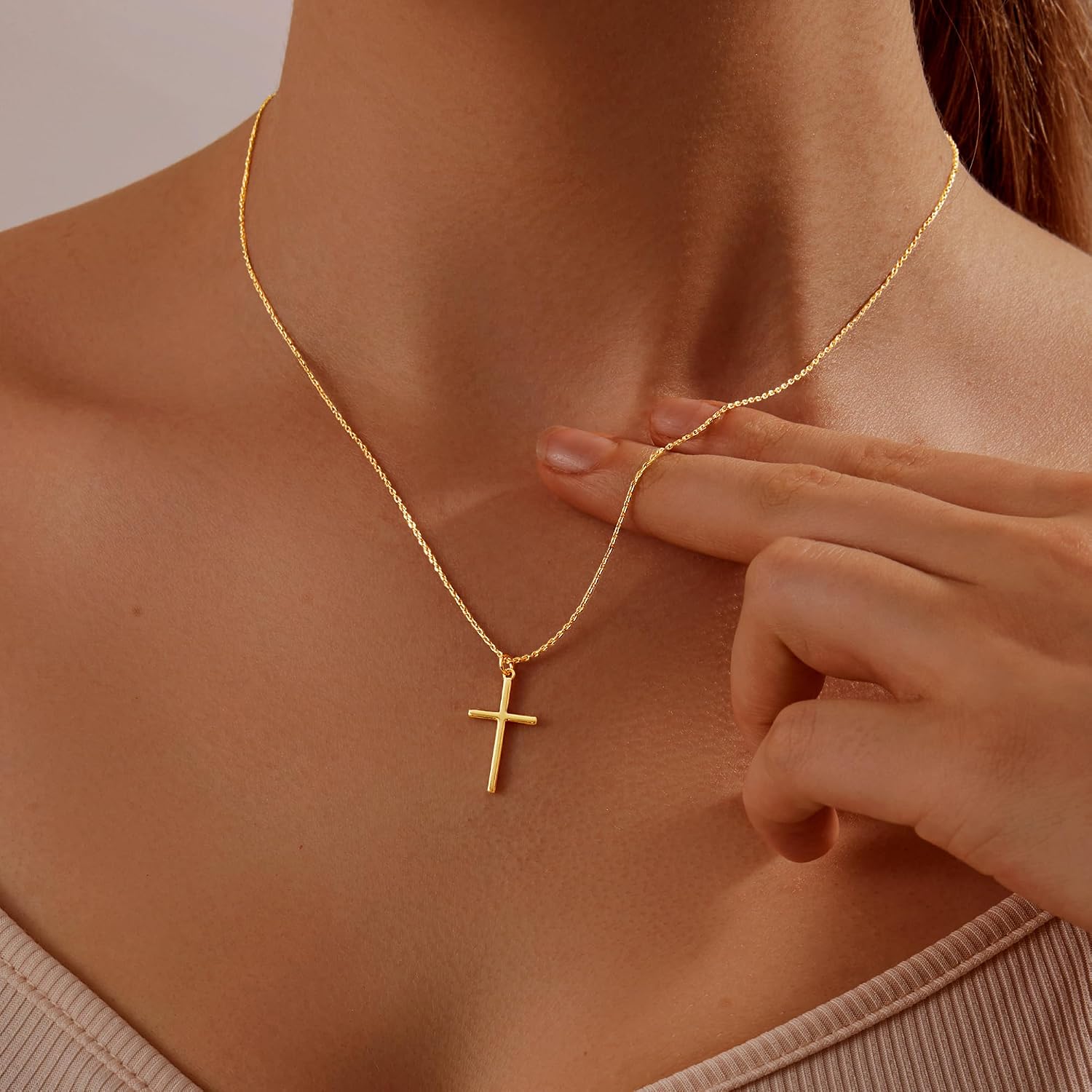 Detalle de HAXIYA Cross Pendant Necklace 14K Gold Plated