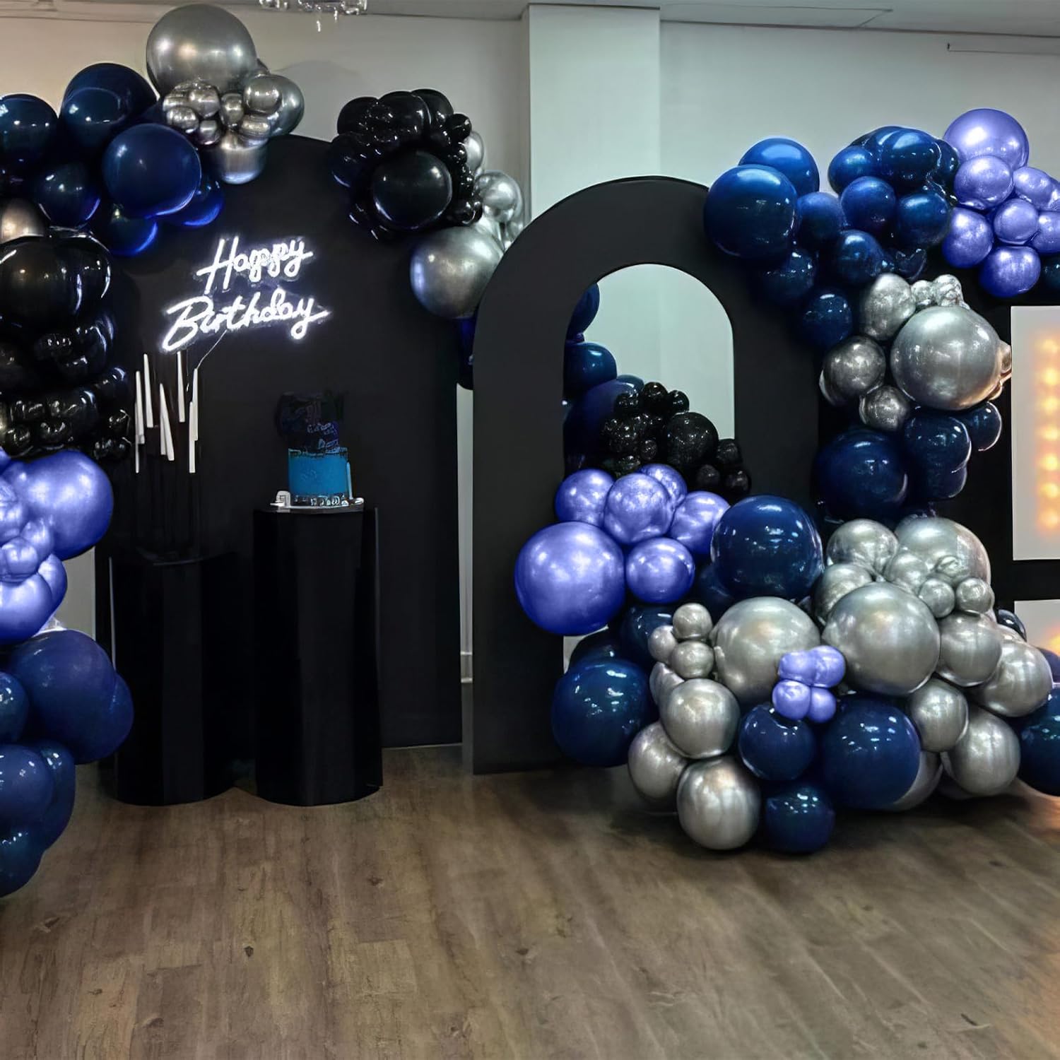 Detalle de Blue and Black Balloons Set — Navy, Silver, and Black Latex Party Balloons (61 Pieces)