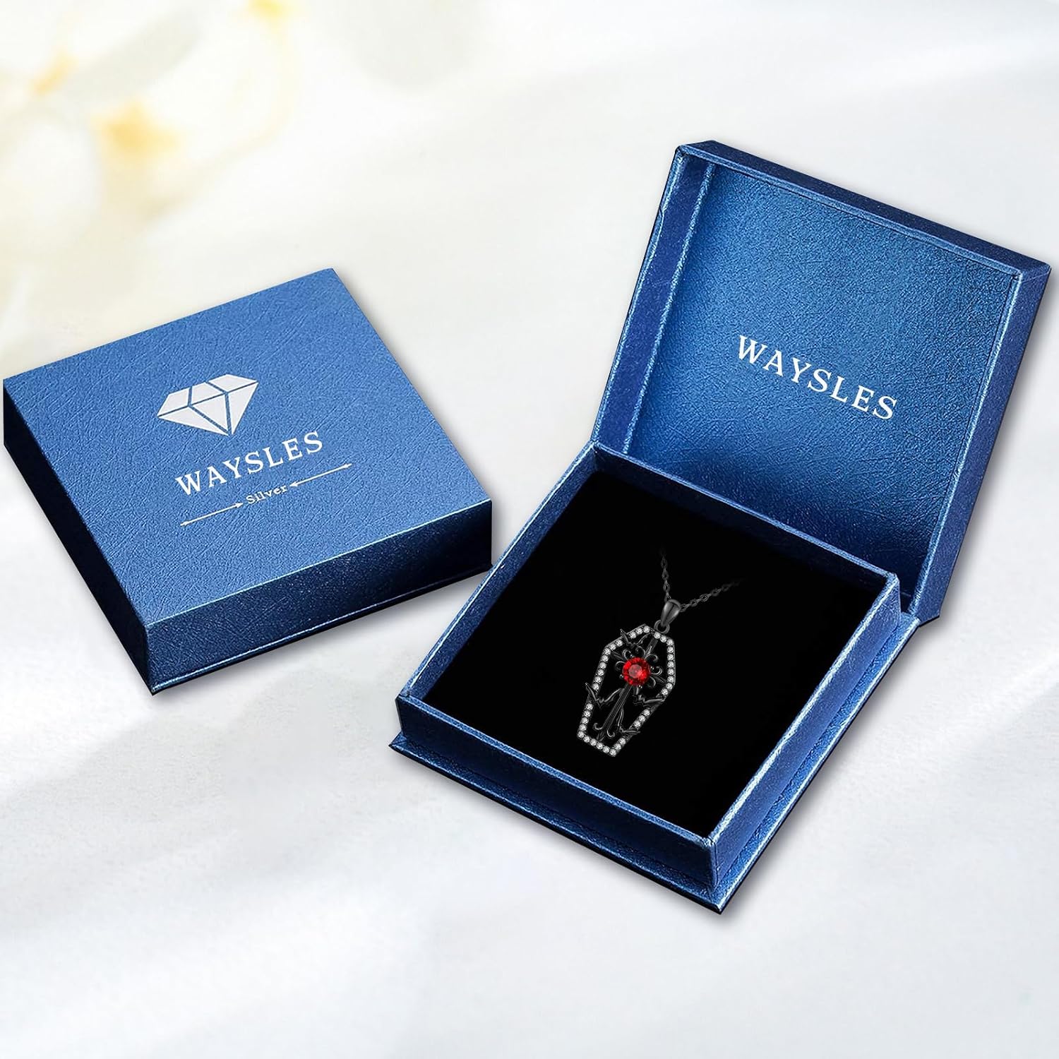 Detalle de Waysles Gothic Halskette aus 925 Sterling Silber mit Fledermaus- und Sarg-Anhänger, verstellbar