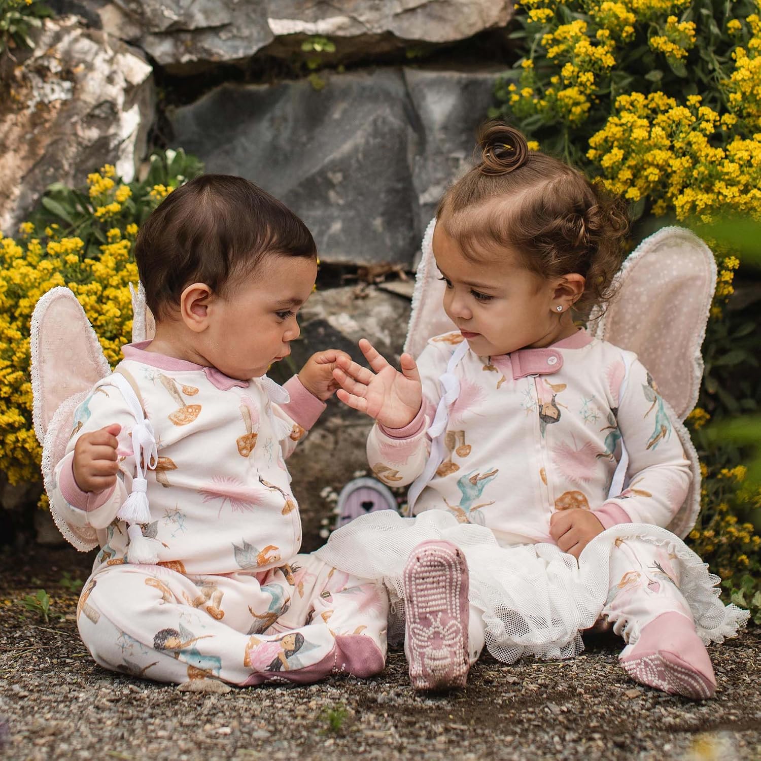 Detalle de Burt's Bees Baby Girls' Organic Cotton Sleep and Play Footed Pajamas