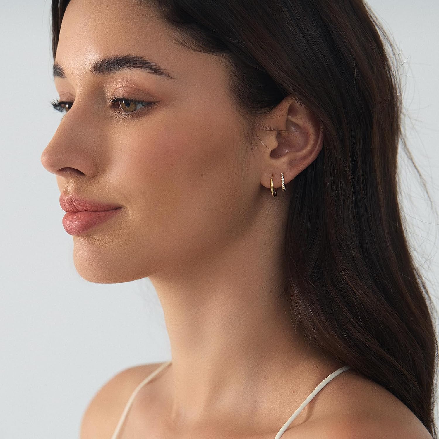 Detalle 2 de YEEZII Stud Earrings 14K Gold Plated