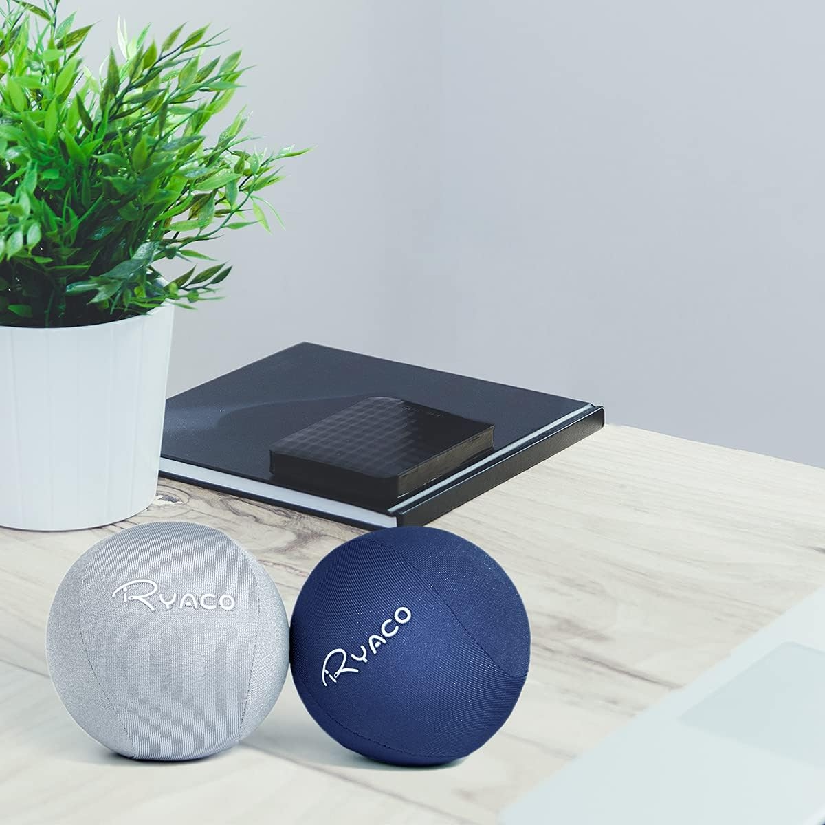 Detalle de RYACO Gel-Stressball Duo: 2er-Set für Erwachsene, 5,8 cm Durchmesser