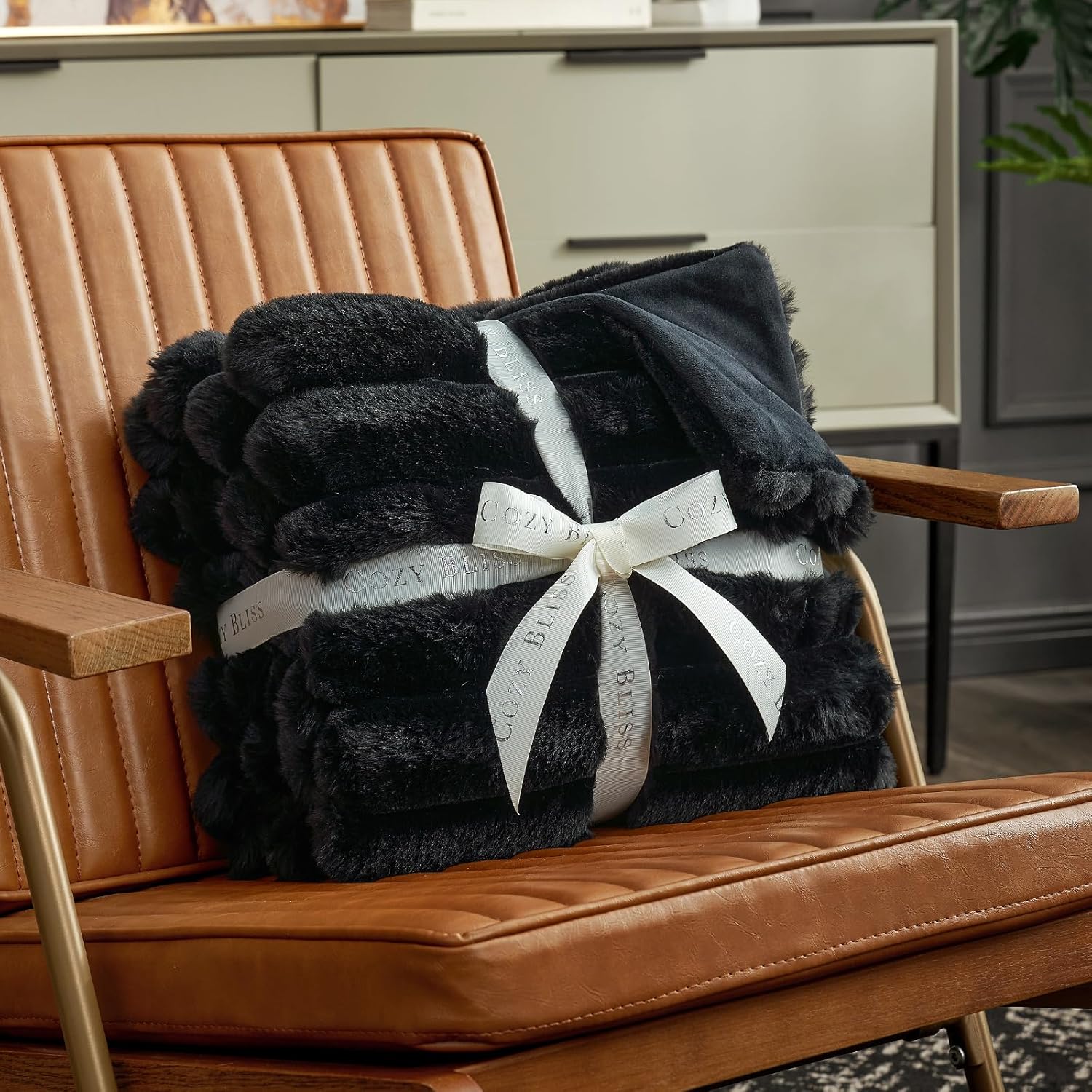 Detalle de Cozy Bliss Faux Fur Throw Blanket 50 x 60 Inches 🛋