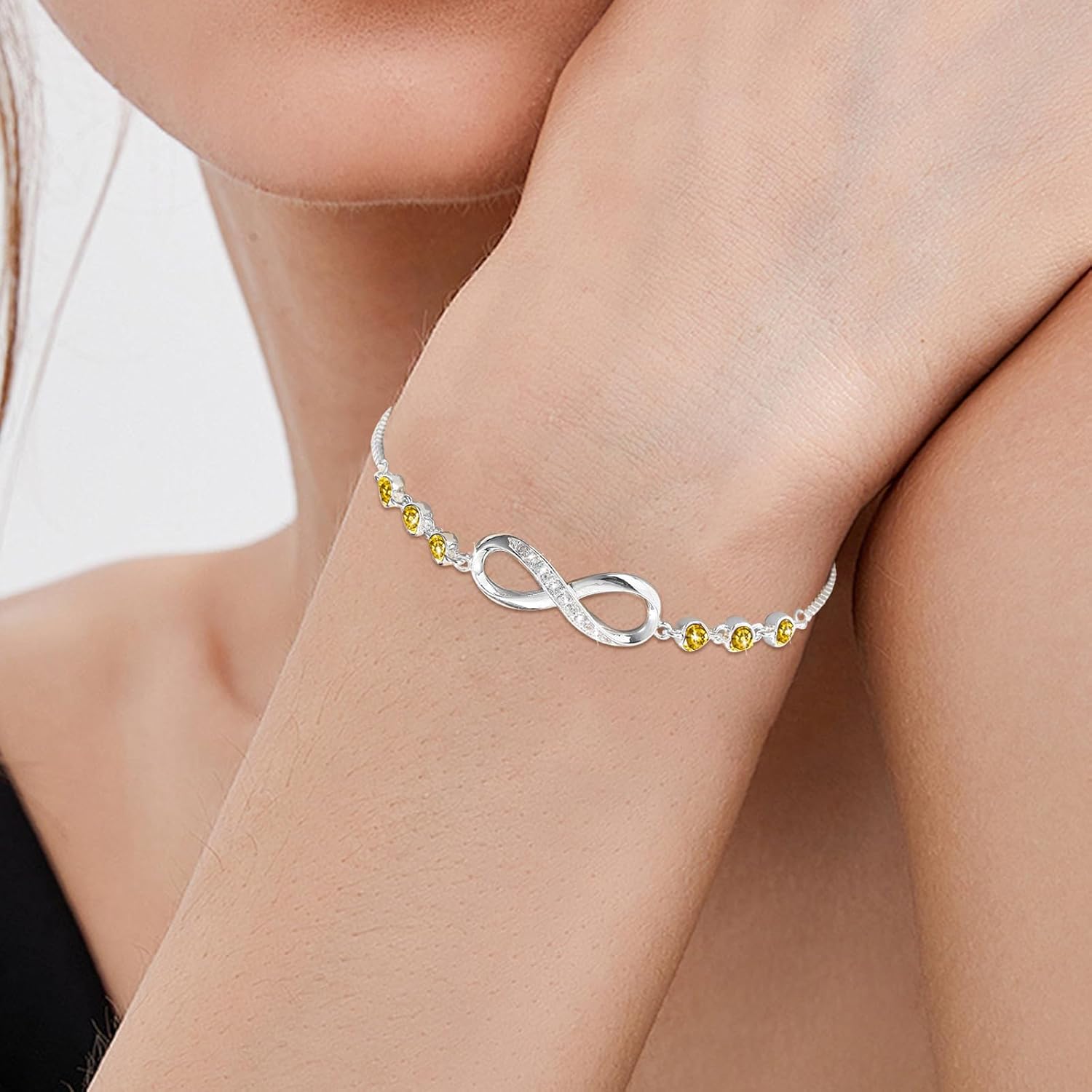 Detalle 2 de Esmoly Pulsera Mujer Infinity con 12 piedras