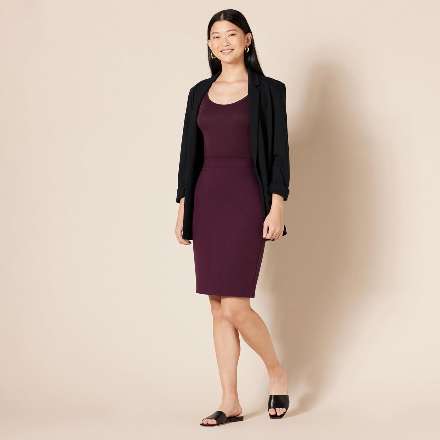 Detalle de Amazon Essentials Women’s Ponte Pull-on Above-the-Knee Fitted Pencil Skirt