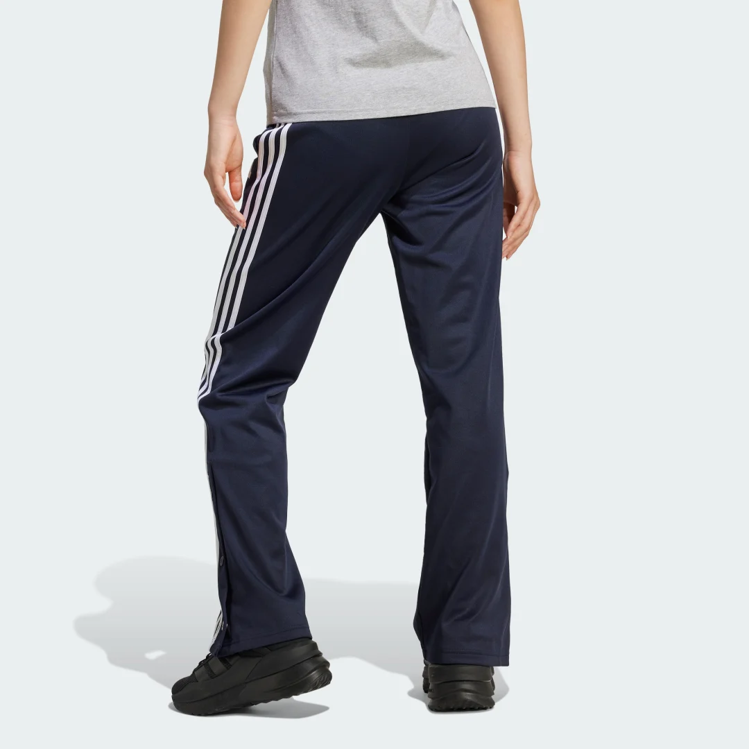 Detalle 2 de Pantalón Iconic Wrapping Snap 3 bandas de Adidas en azul