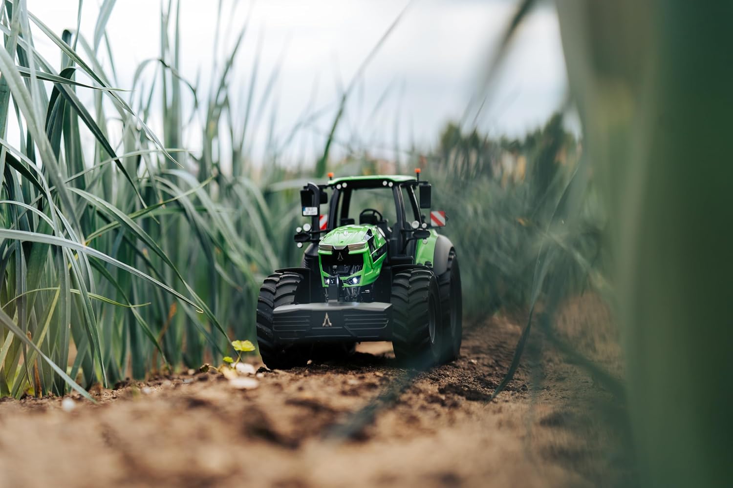 Thumbnail 5 de Carson 1:16 Tracteur Deutz-Fahr 8280 TTV RC 100% RTR – Véhicule télécommandé tout-en-un, lumière et son, vert