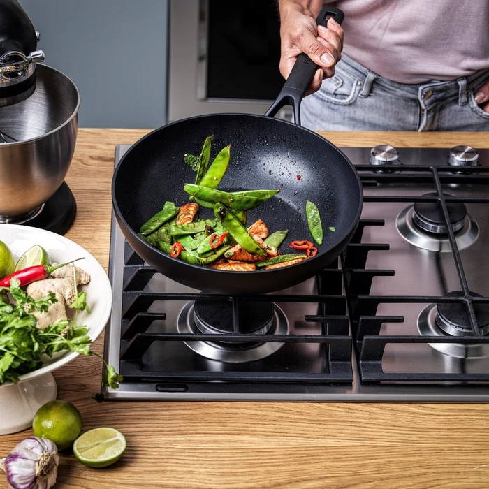 Thumbnail 6 de KitchenAid Classic Forged Wok 28 cm