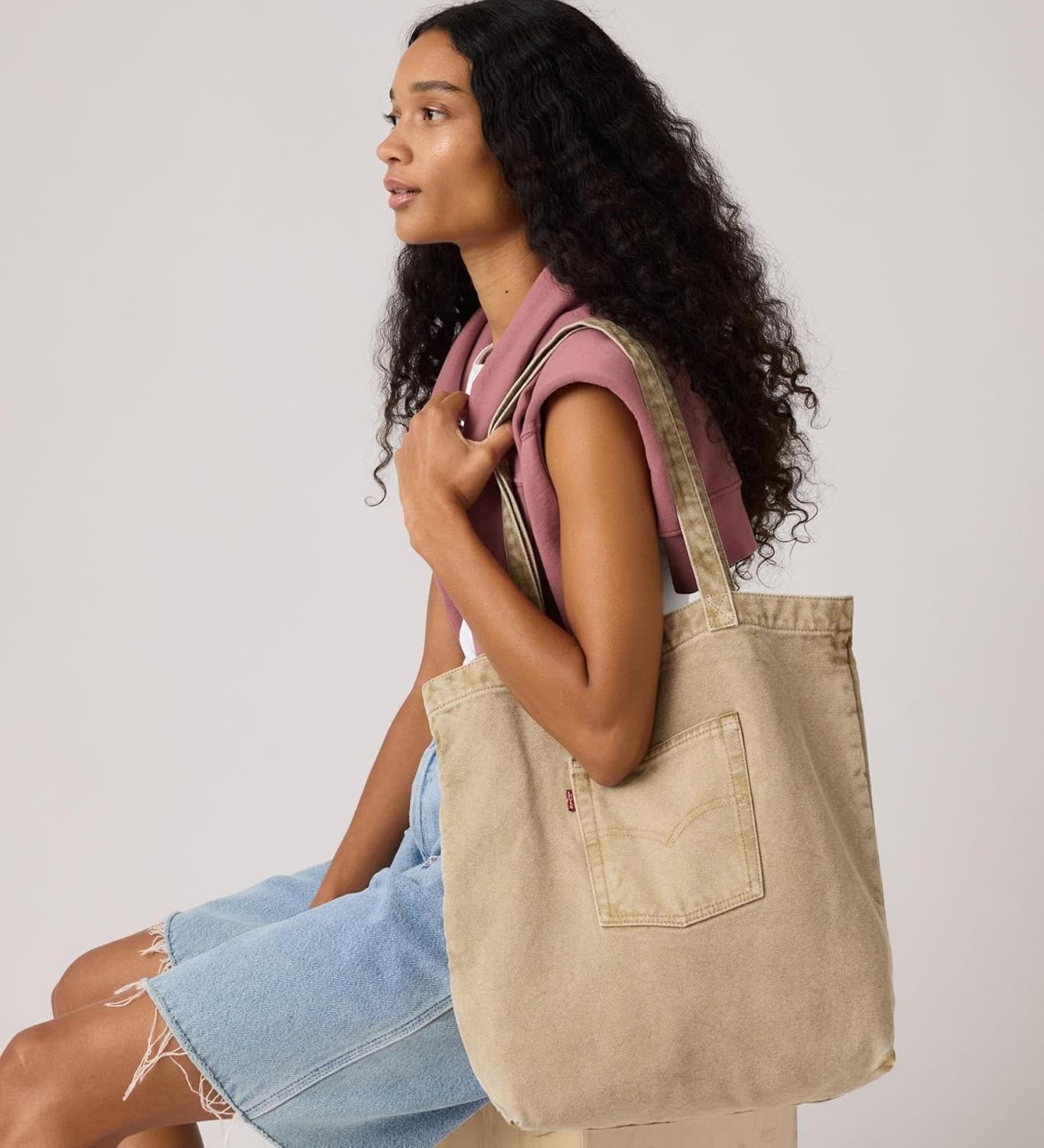 Detalle de Levi's Women's Tote Bag — 16L Everyday Companion