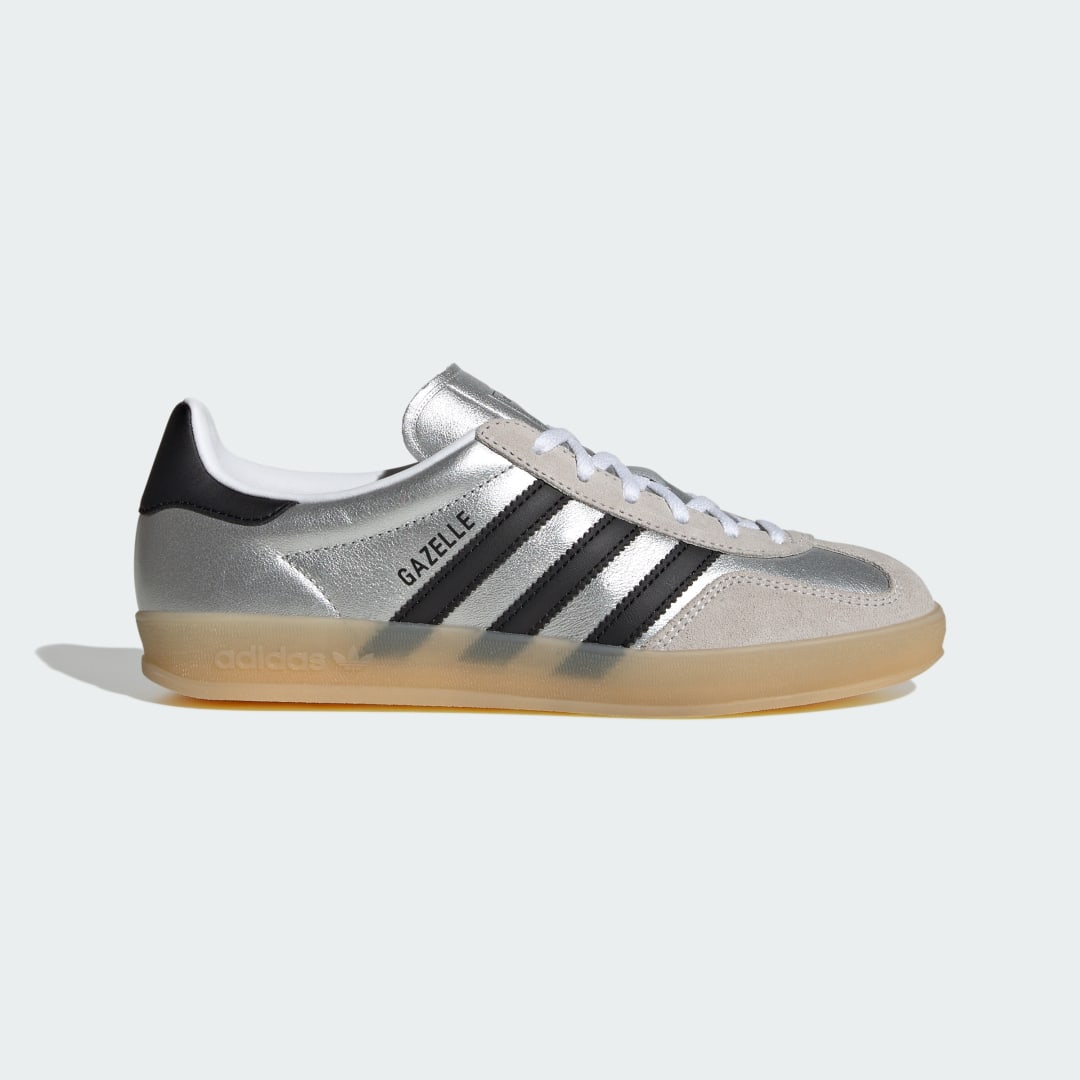 Detalle de Zapatilla Gazelle Indoor de Adidas: gris elegante para interiores