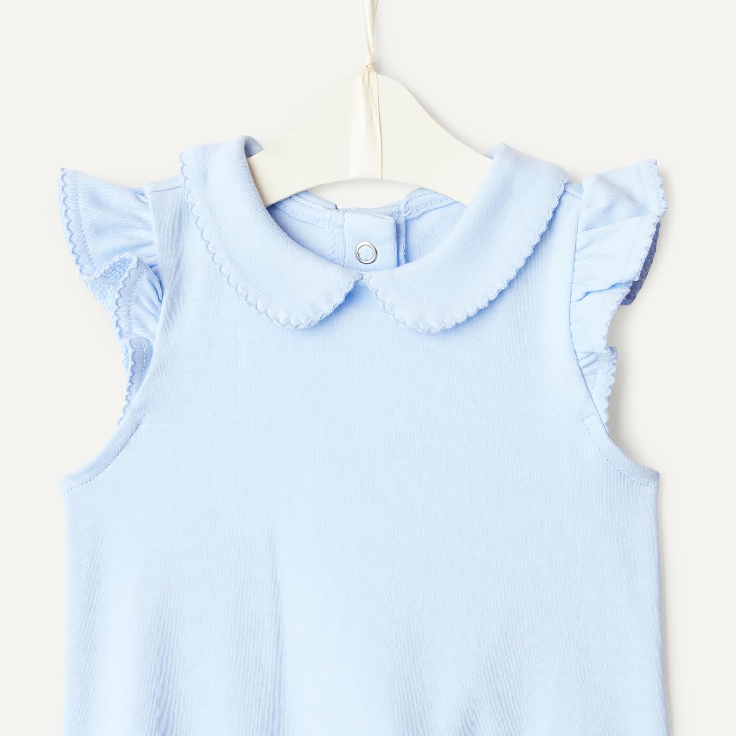 Detalle 2 de Amazon Essentials x Sofia Grainge Toddlers and Baby Girls' Cotton Short Sleeve Blouses with Ruffles (Pack of 2)