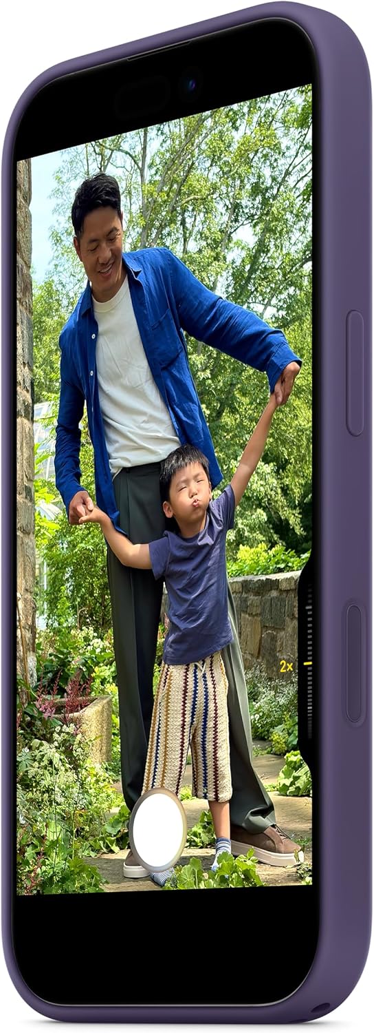 Detalle de Apple MGF04ZM/A Silicone Case for iPhone 17, MagSafe, Camera Control, Purple Fog