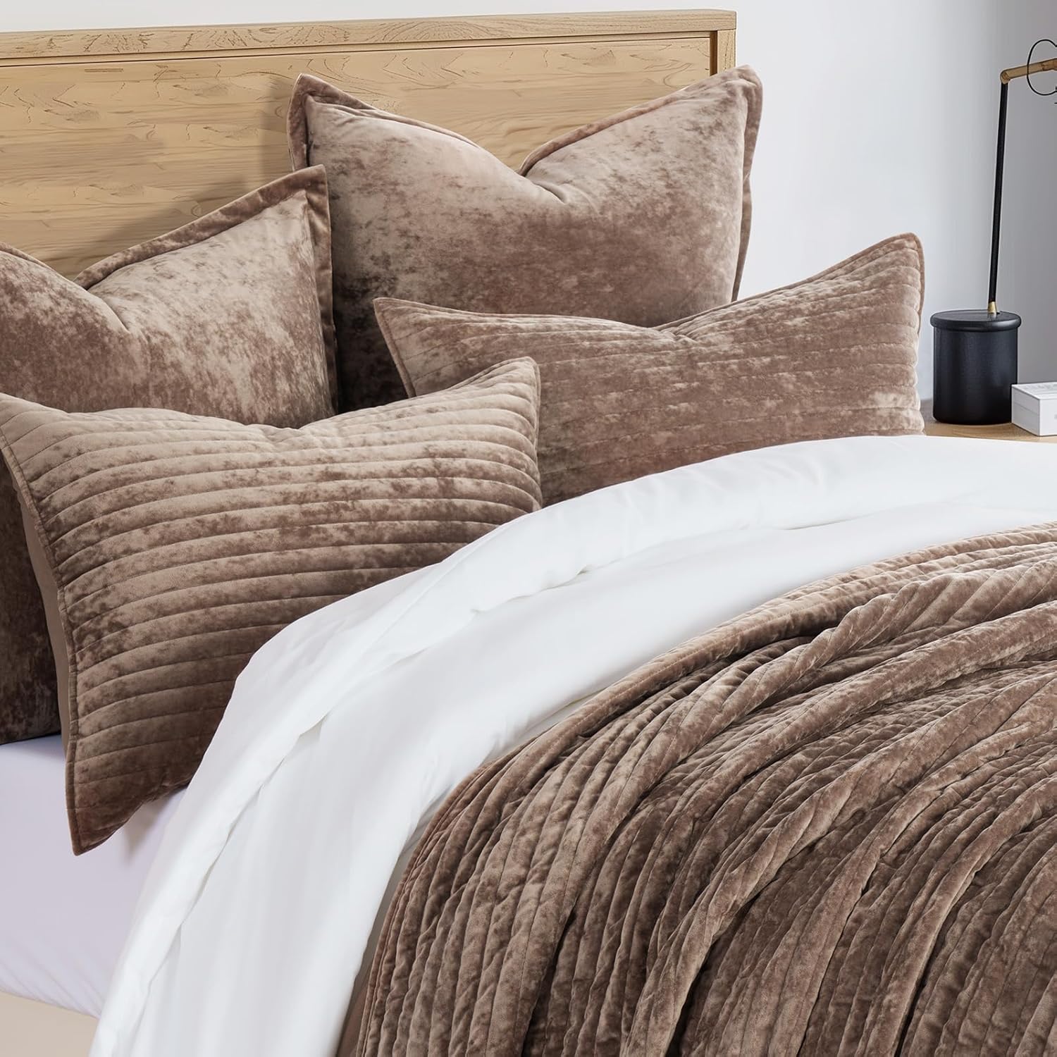 Thumbnail 3 de EverGrace Velvet Quilt Set King Size in Mocha Brown