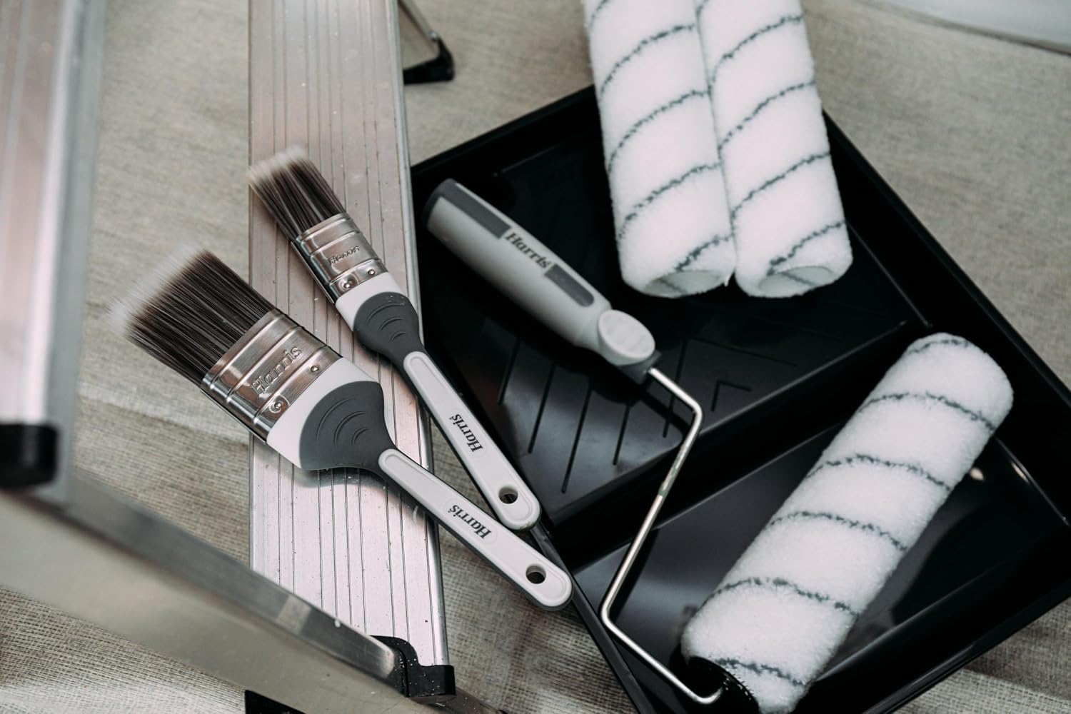 Thumbnail 3 de Harris Seriously Good Walls & Ceilings Decorating Kit (7 pieces) with 9in roller, brushes & tray