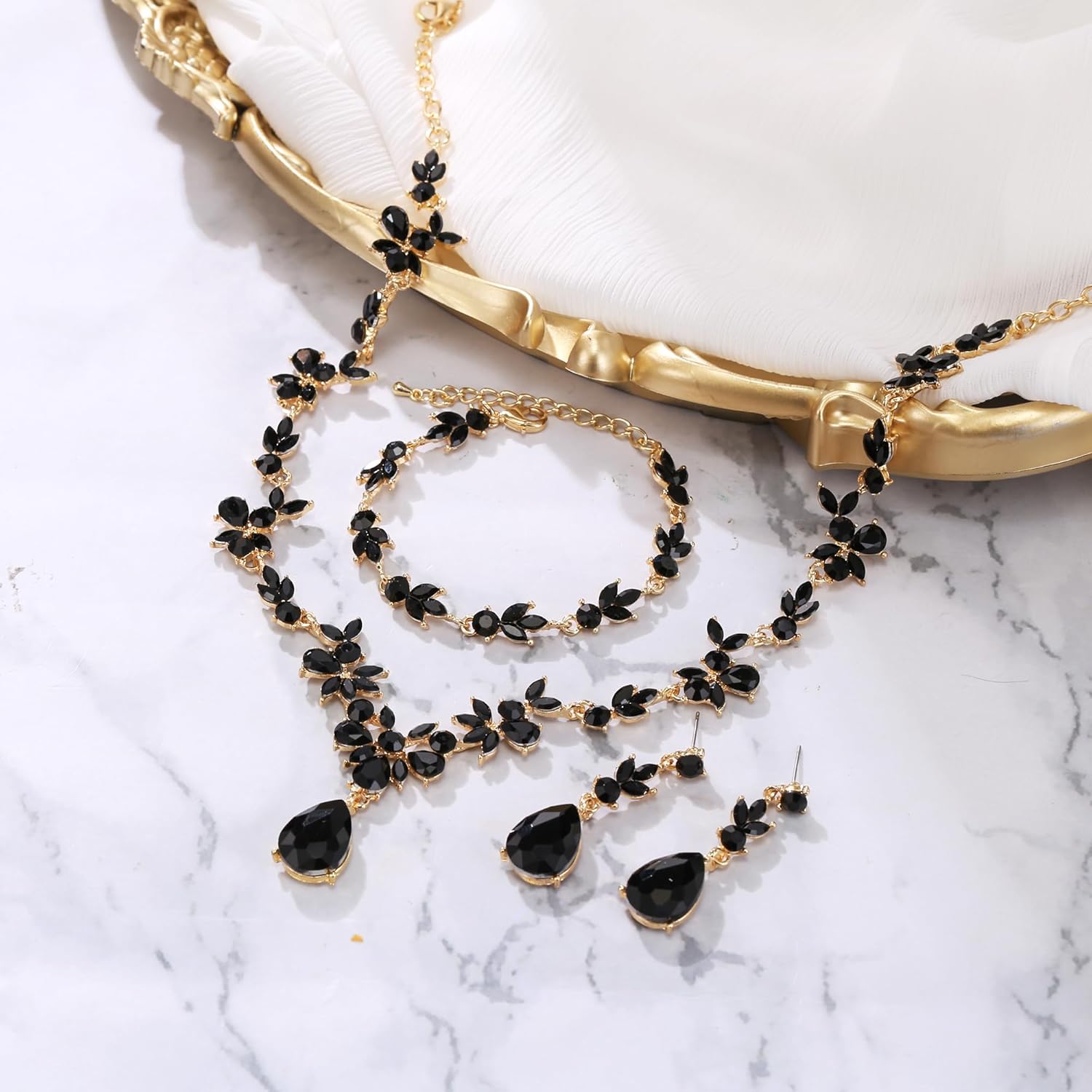 Thumbnail 3 de Parure de bijoux de mariage Clearine : collier en Y, bracelet tennis et boucles pendantes en cristal bleu