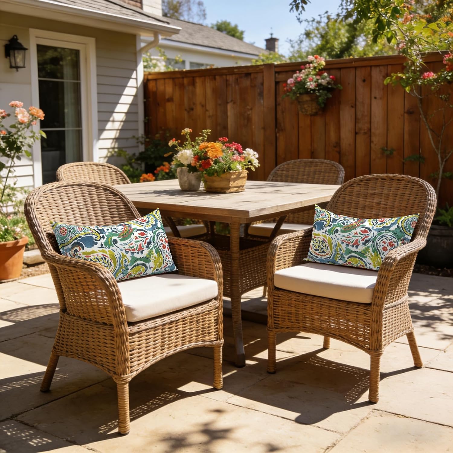 Detalle 2 de LVTXIII Paradise Paisley Outdoor Lumbar Pillow Covers, Set of 2, 12" x 20