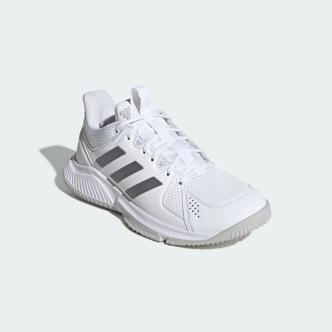 Detalle 2 de Zapatilla Court Flight de Adidas: estilo clásico y confort para uso diario