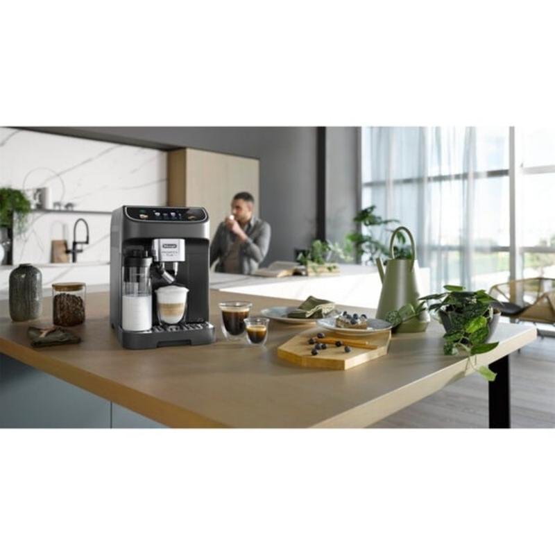 Detalle de DeLonghi Magnifica Plus: cafetera superautomática para personalizar sabores en casa