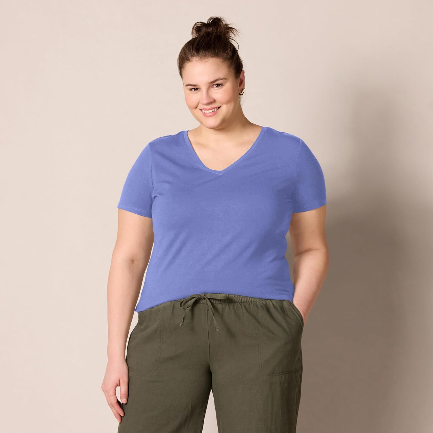 Thumbnail 5 de Amazon Essentials Women’s Regular-Fit Short-Sleeve T-Shirt (Crewneck and V-Neck Options) Multipacks
