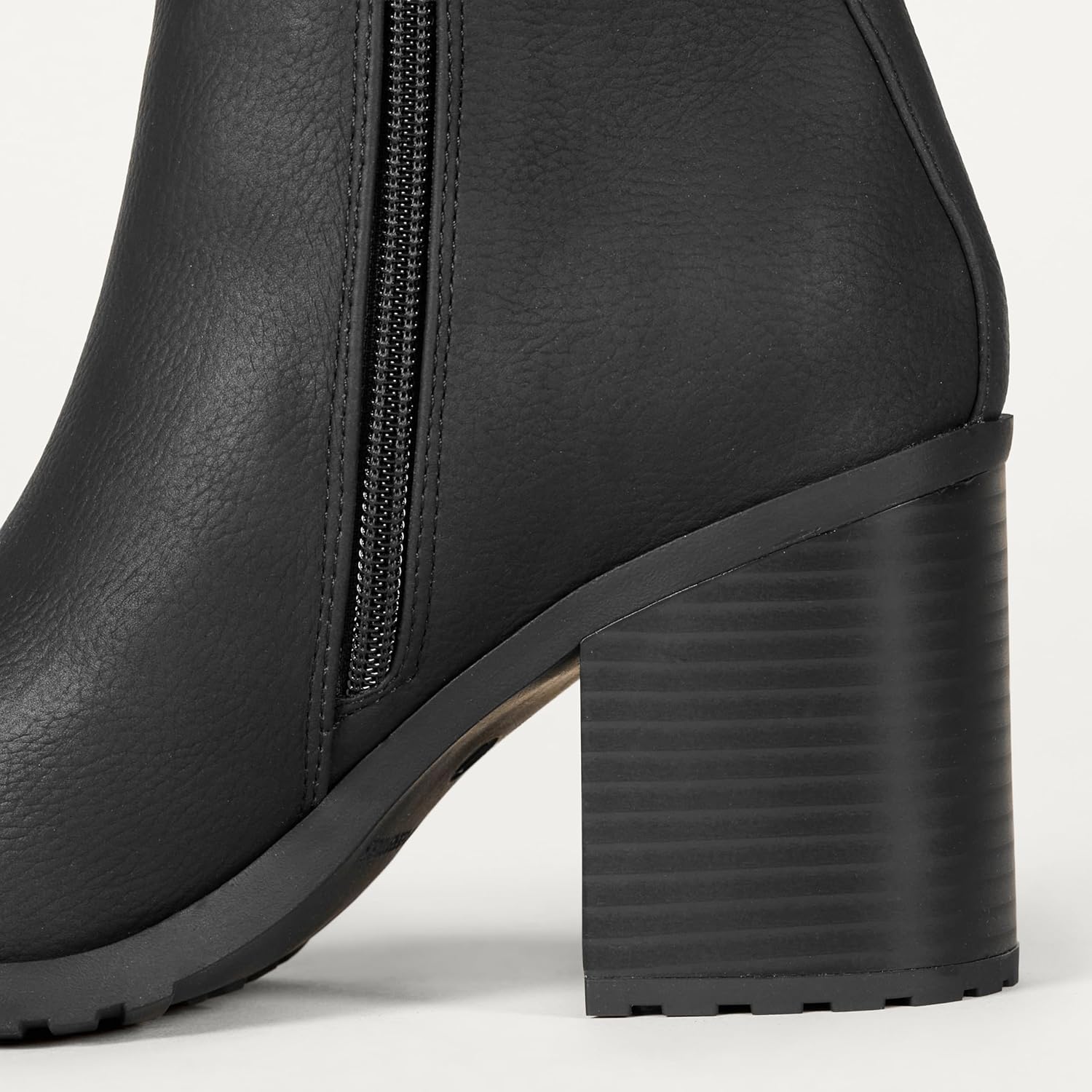 Thumbnail 4 de Amazon Essentials Damen halbhohe Chelsea-Stiefel mit Absatz – Komfort mit Memory-Schaum